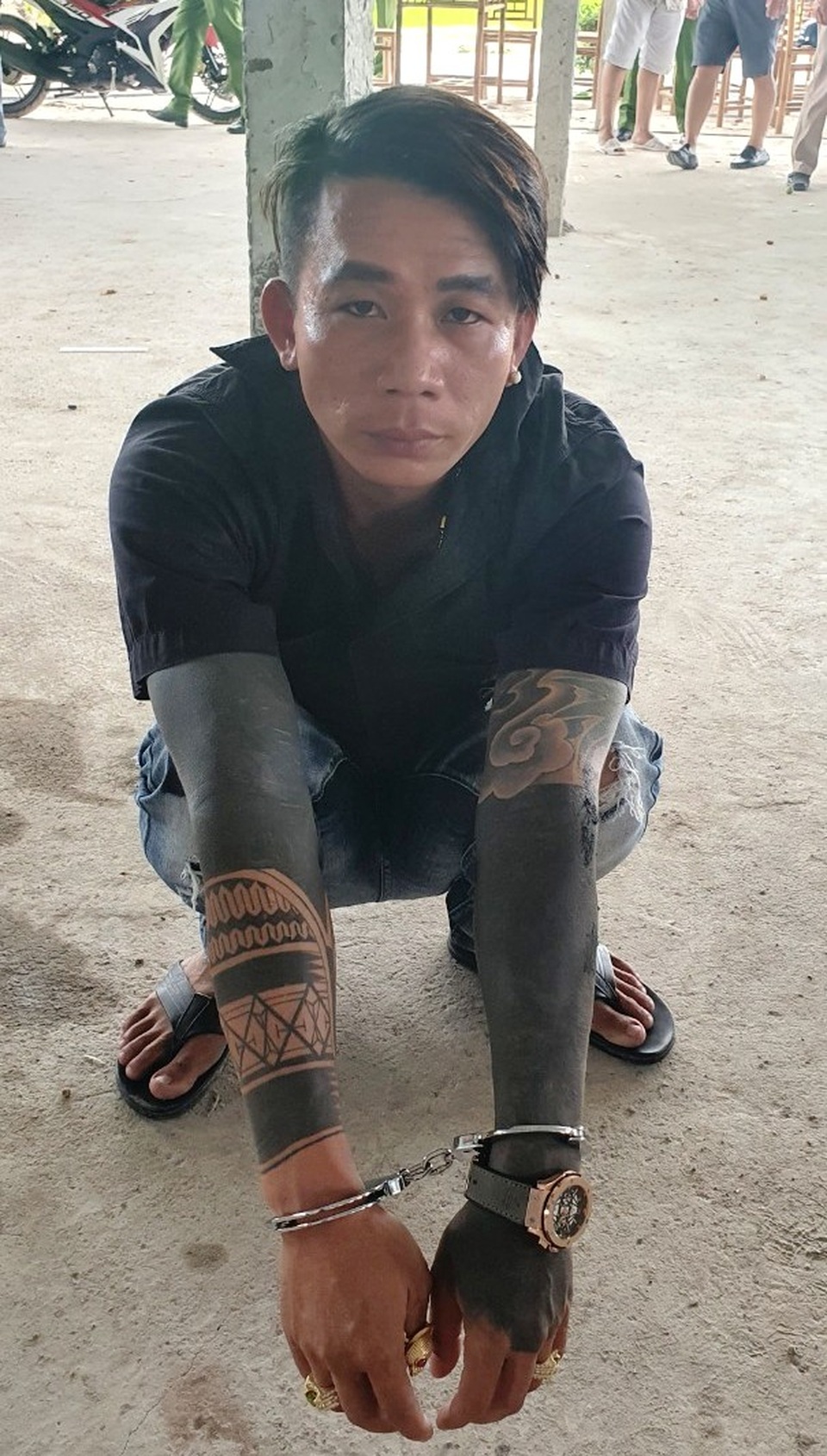 Tạm giữ 75 đối tượng, thu hàng trăm triệu đồng tại sới bạc - 3 Tạm giữ 75 đối tượng, thu hàng trăm triệu đồng tại sới bạc - 3