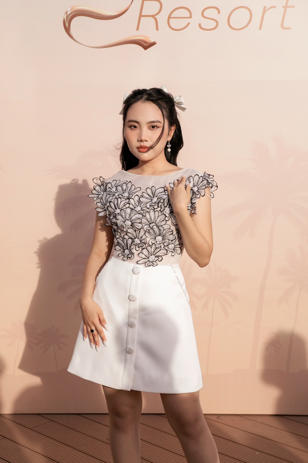 Lệ Quyên nóng bỏng bên tình trẻ, Ngọc Châu khoe vòng 1 táo bạo - 6 Lệ Quyên nóng bỏng bên tình trẻ, Ngọc Châu khoe vòng 1 táo bạo - 6