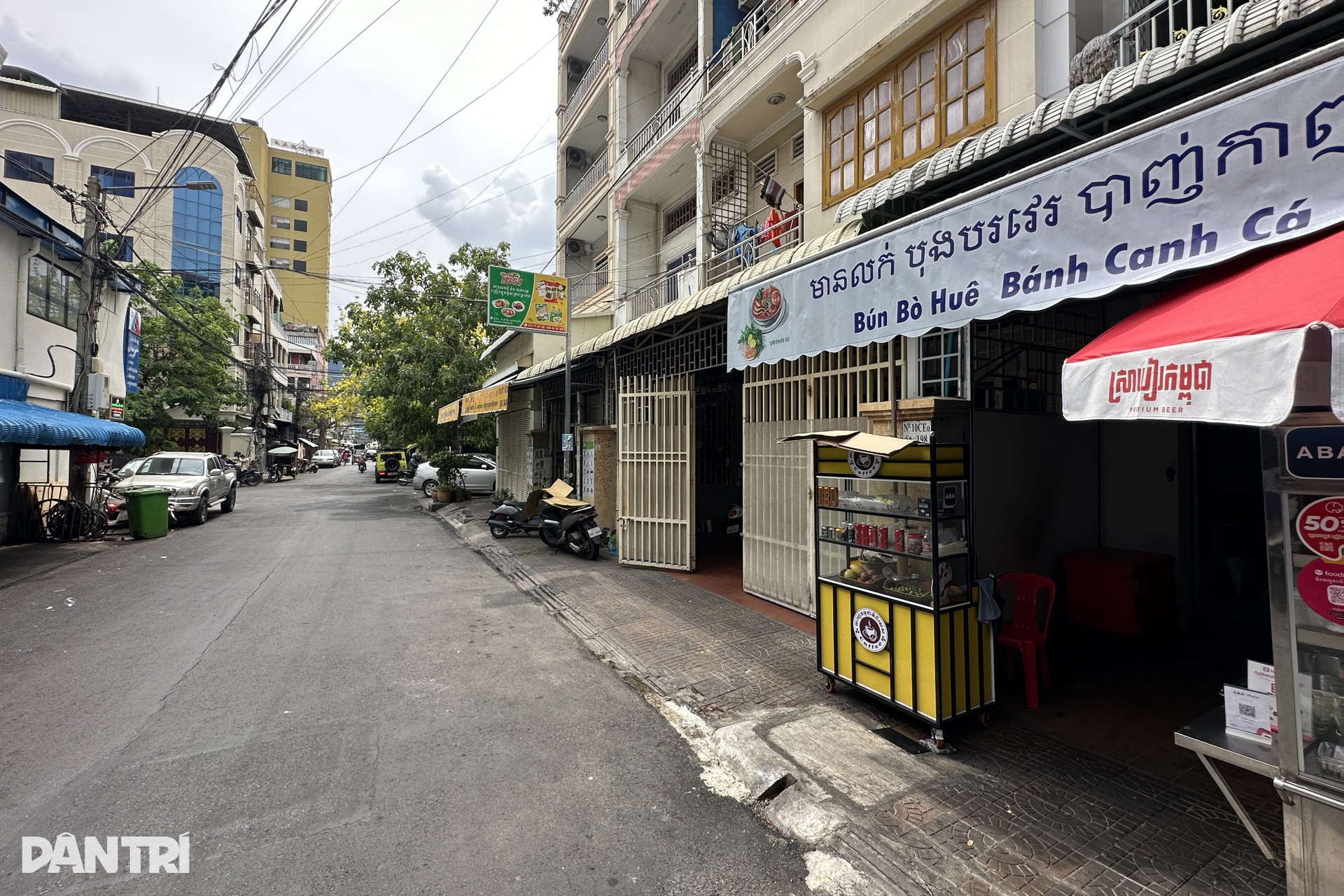 Người Việt ở Campuchia hào hứng cổ vũ Việt Nam tại SEA Games 32 - 2 Người Việt ở Campuchia hào hứng cổ vũ Việt Nam tại SEA Games 32 - 2