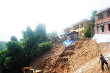 Thời tiết xấu ở Hoàng Sa, miền Trung đề phòng lũ quét