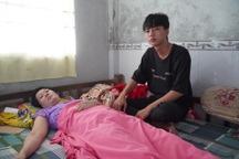 Mẹ liệt giường, cha ung thư, chàng trai cầu cứu sự giúp đỡ