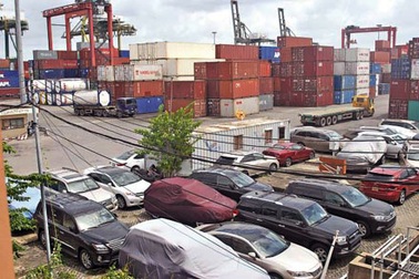 Dấu hiệu bất thường trên hồ sơ ô tô Việt kiều hồi hương