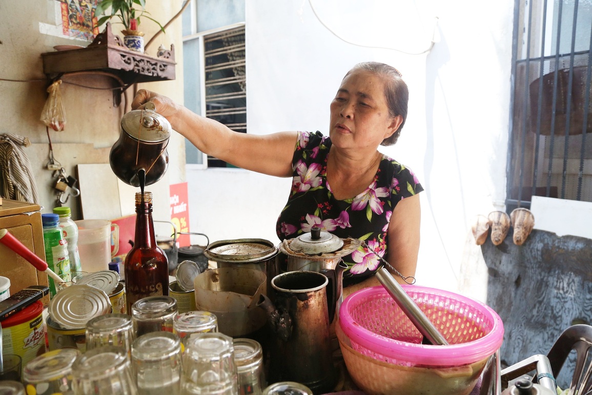 Quán cà phê vợt Đà Nẵng ngày bán 300 cốc, hút khách bởi chiêu pha chế độc - 1 Quán cà phê vợt Đà Nẵng ngày bán 300 cốc, hút khách bởi chiêu pha chế độc - 1