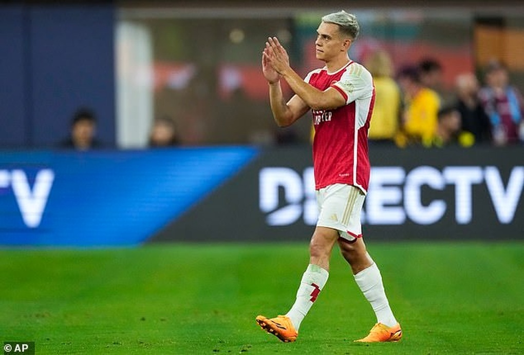 Arsenal ngược dòng hạ Barcelona trong trận cầu có 8 bàn thắng - 5 Arsenal ngược dòng hạ Barcelona trong trận cầu có 8 bàn thắng - 5