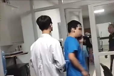 Nhân viên bị tố sàm sỡ thiếu nữ và chuyện tế nhị ngành y