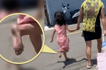 Người mẹ gây phẫn nộ khi phạt con gái đi chân trần đến mức bỏng rát