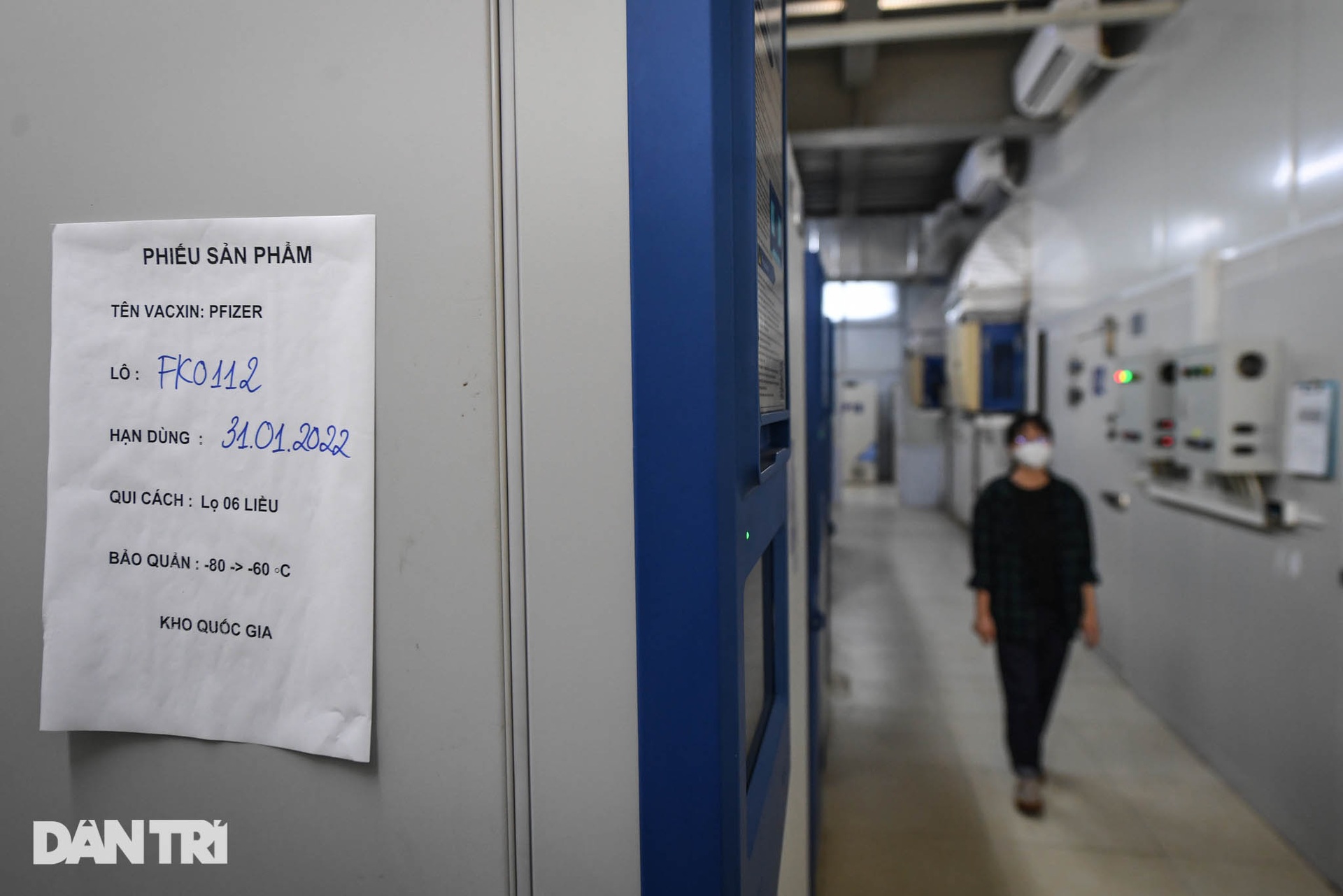 Bộ Y tế tiếp nhận 77 tủ lạnh âm sâu bảo quản vaccine Covid-19 từ Hoa Kỳ - 9 Bộ Y tế tiếp nhận 77 tủ lạnh âm sâu bảo quản vaccine Covid-19 từ Hoa Kỳ - 9