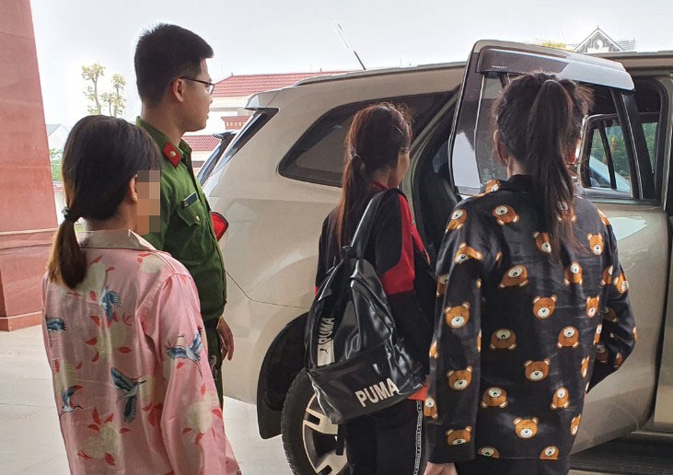 Buồn chuyện tình cảm, 3 phụ nữ sang Trung Quốc bán bào thai - 2 Buồn chuyện tình cảm, 3 phụ nữ sang Trung Quốc bán bào thai - 2