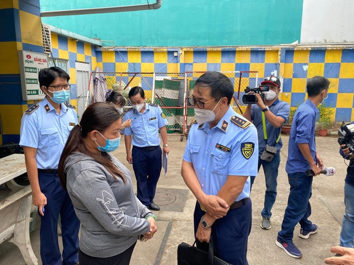 TPHCM: Nơi hết xăng treo biển, chỗ hàng dài người xếp hàng chờ mua - 1 TPHCM: Nơi hết xăng treo biển, chỗ hàng dài người xếp hàng chờ mua - 1