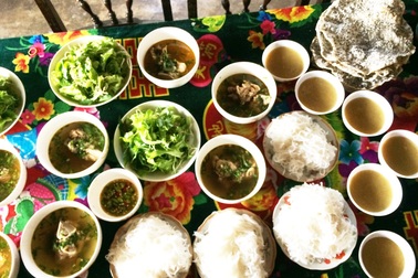 Người dân làng quê Huế tất bật đón Tết Đoan Ngọ