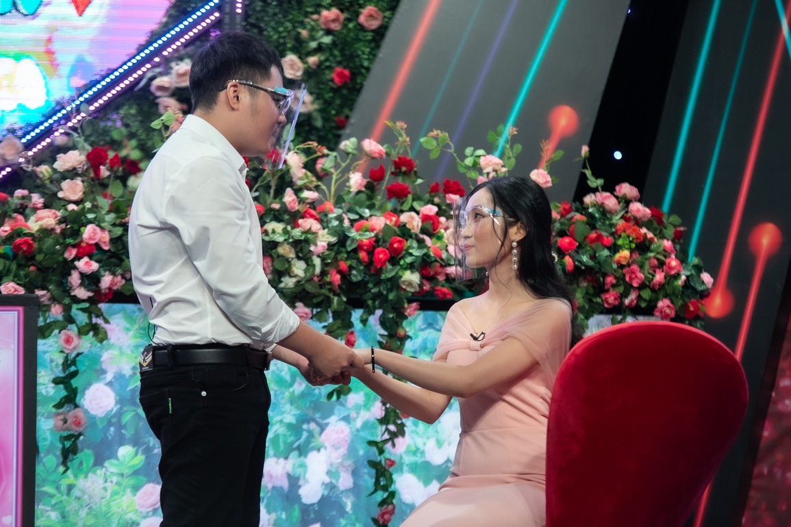 Vừa gặp lần đầu đã yêu, anh IT hứa giao hết lương nếu nữ sinh chịu cưới - 2 Vừa gặp lần đầu đã yêu, anh IT hứa giao hết lương nếu nữ sinh chịu cưới - 2
