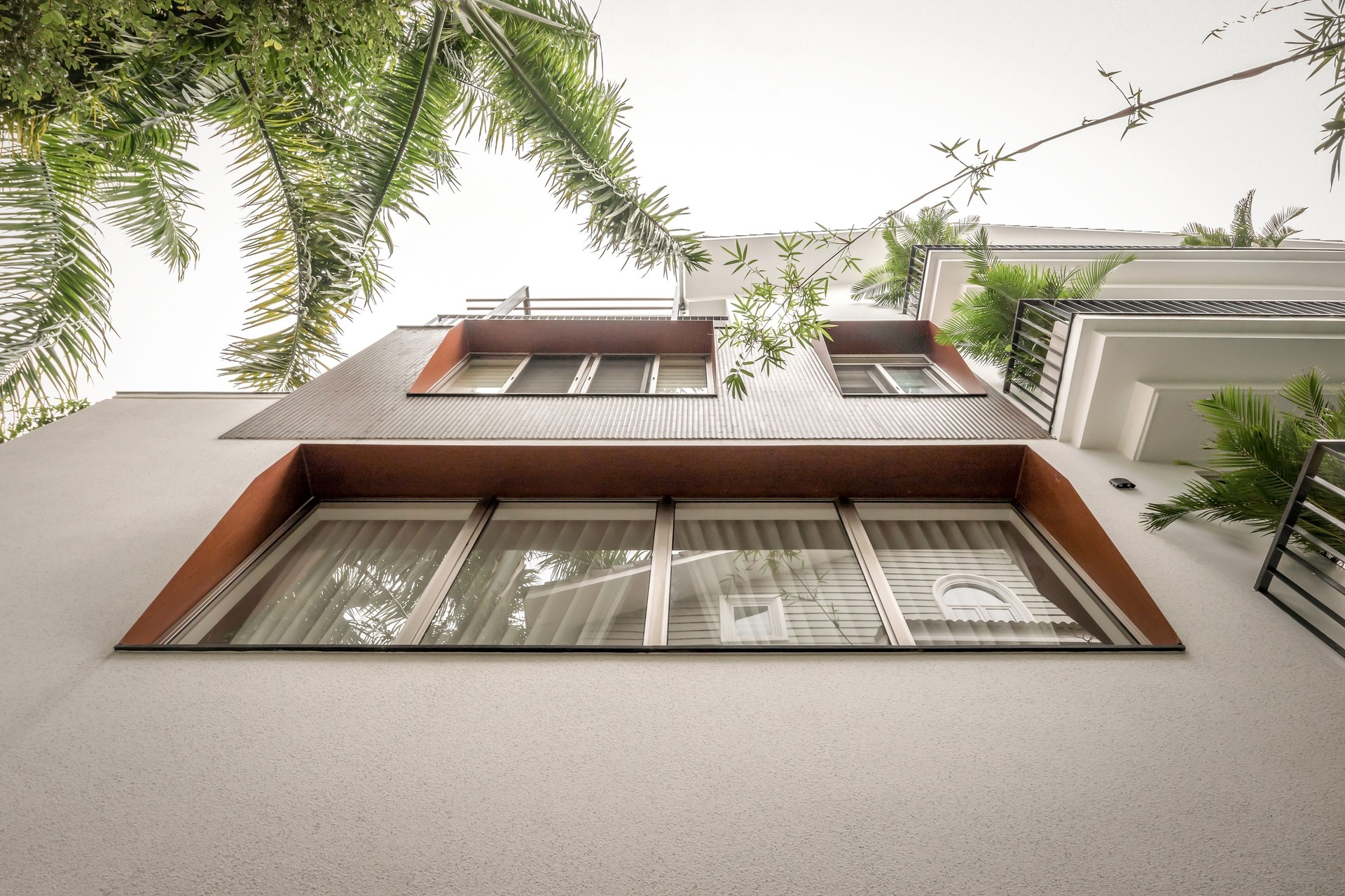Biệt thự tân cổ điển cũ kỹ biến hình hiện đại và xanh mướt sau cải tạo - 9 Biệt thự tân cổ điển cũ kỹ biến hình hiện đại và xanh mướt sau cải tạo - 9