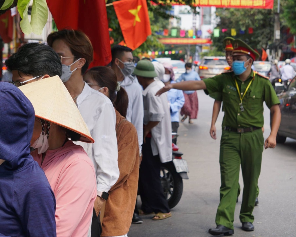 Xếp hàng từ 4h sáng mua bánh trung thu ở Hải Phòng - 6 Xếp hàng từ 4h sáng mua bánh trung thu ở Hải Phòng - 6