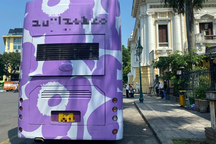 Hà Nội: Xử phạt xe khách 2 tầng hóa "quảng cáo di động" chạy trên phố