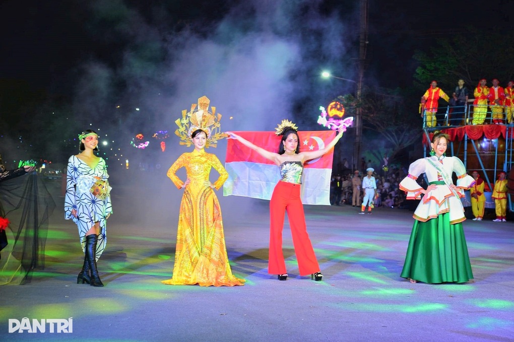 Rực rỡ sắc màu di sản văn hóa trên phố tại Festival Tràng An kết nối di sản - 7 Rực rỡ sắc màu di sản văn hóa trên phố tại Festival Tràng An kết nối di sản - 7