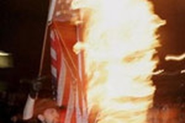 Hạ viện Mỹ thông qua luật sửa đổi cấm đốt quốc kỳ