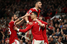 Ronaldo thăng hoa, Man Utd sáng cửa dự... Europa League