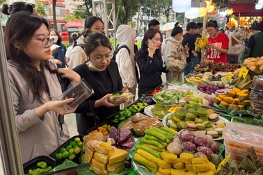 Kiểm soát đặc biệt, lưu mẫu thực phẩm dễ hư tại lễ hội lần đầu tổ chức