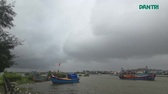 Mây đen vần vũ trên cửa sông ở Quảng Ngãi