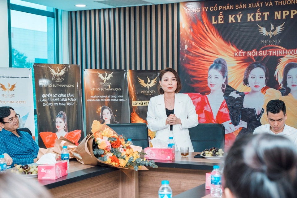 Lễ ký kết hợp tác giữa công ty Phoenix Pharma với các nhà phân phối chiến lược - 1 Lễ ký kết hợp tác giữa công ty Phoenix Pharma với các nhà phân phối chiến lược - 1