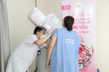 Roche chung tay cùng ngành y tế Việt Nam nâng cao nhận thức và năng lực chẩn đoán, điều trị sớm ung thư vú ở phụ nữ