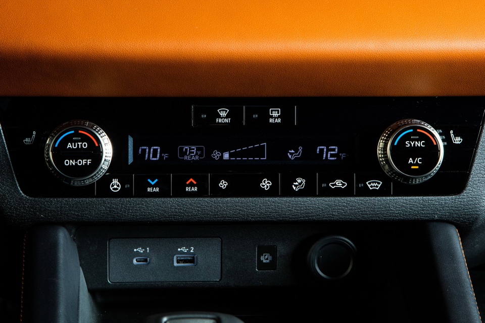 Mitsubishi Outlander 2022 ghi điểm về thiết kế, bị trừ điểm động cơ - 44 Mitsubishi Outlander 2022 ghi điểm về thiết kế, bị trừ điểm động cơ - 44