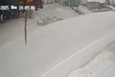 Nổi bật tuần qua: Ô tô con bất ngờ lấn làn, tông văng hàng loạt xe máy