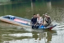 Chàng trai dũng cảm nhảy xuống sông cứu ông lão nhảy cầu tự tử