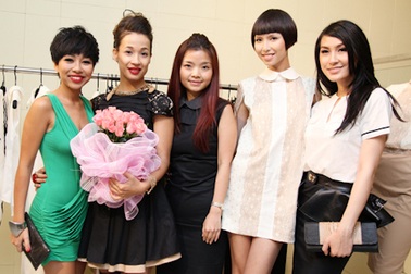 Kathy Uyên chọn đồ cho Thảo Trang "xấu lạ"