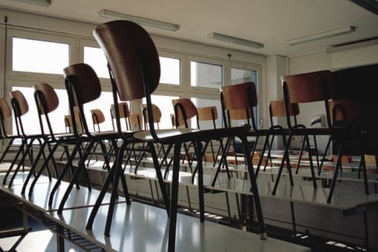 Trường học Anh hoang vắng vì ảnh hưởng của Covid-19