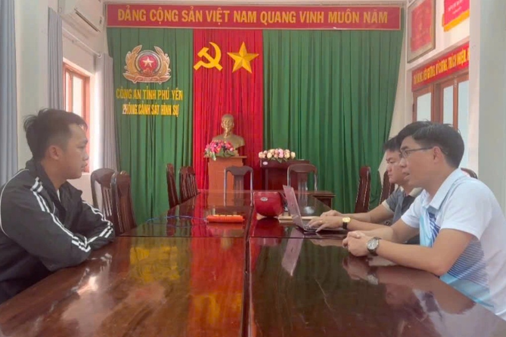 Trót tiêu hết tiền lương, người đàn ông đi cướp vì... sợ về vợ la mắng - 1