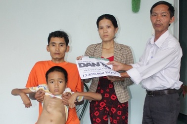 Gần 14 triệu đồng đến với bé trai 9 tuổi có lồng ngực khác thường