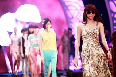 Hậu trường “chân dài” tập luyện Đẹp Fashion Show 11