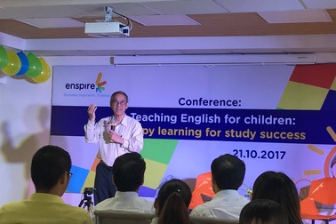 Hãy để cho trẻ học tiếng Anh một cách tự nhiên