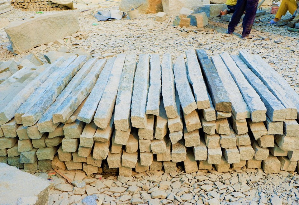Nghề chẻ đá, mồ hôi chan cơm - 5 Nghề chẻ đá, mồ hôi chan cơm - 5