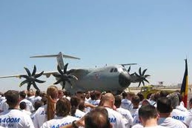 Airbus bàn giao siêu máy bay vận tải quân sự đầu tiên cho Pháp