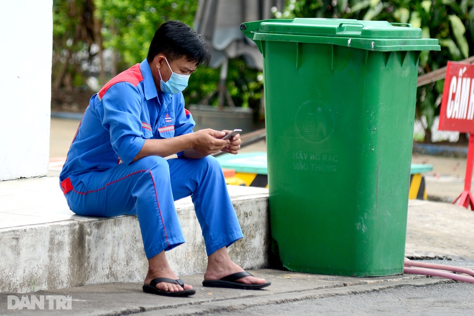 Người bán vé số ở TP Thủ Đức nghi liên quan chuỗi lây nhiễm ở Gò Vấp - 3 Người bán vé số ở TP Thủ Đức nghi liên quan chuỗi lây nhiễm ở Gò Vấp - 3