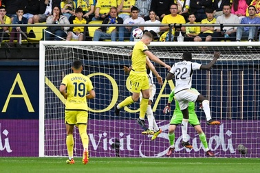 Thua 4 bàn trong 17 phút, Real Madrid âu lo trước cuộc đấu với Dortmund