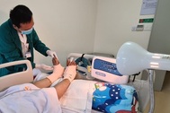 Người đàn ông giữ được đôi chân bị đứt lìa nhờ từng học sơ cứu