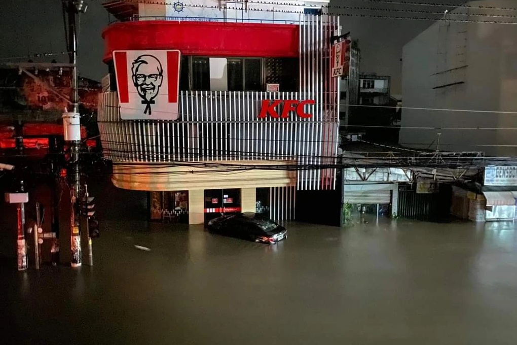 Bão Trà Mi sắp đổ bộ, hơn 90 khu vực của Philippines ngập lụt - 1 Bão Trà Mi sắp đổ bộ, hơn 90 khu vực của Philippines ngập lụt - 1