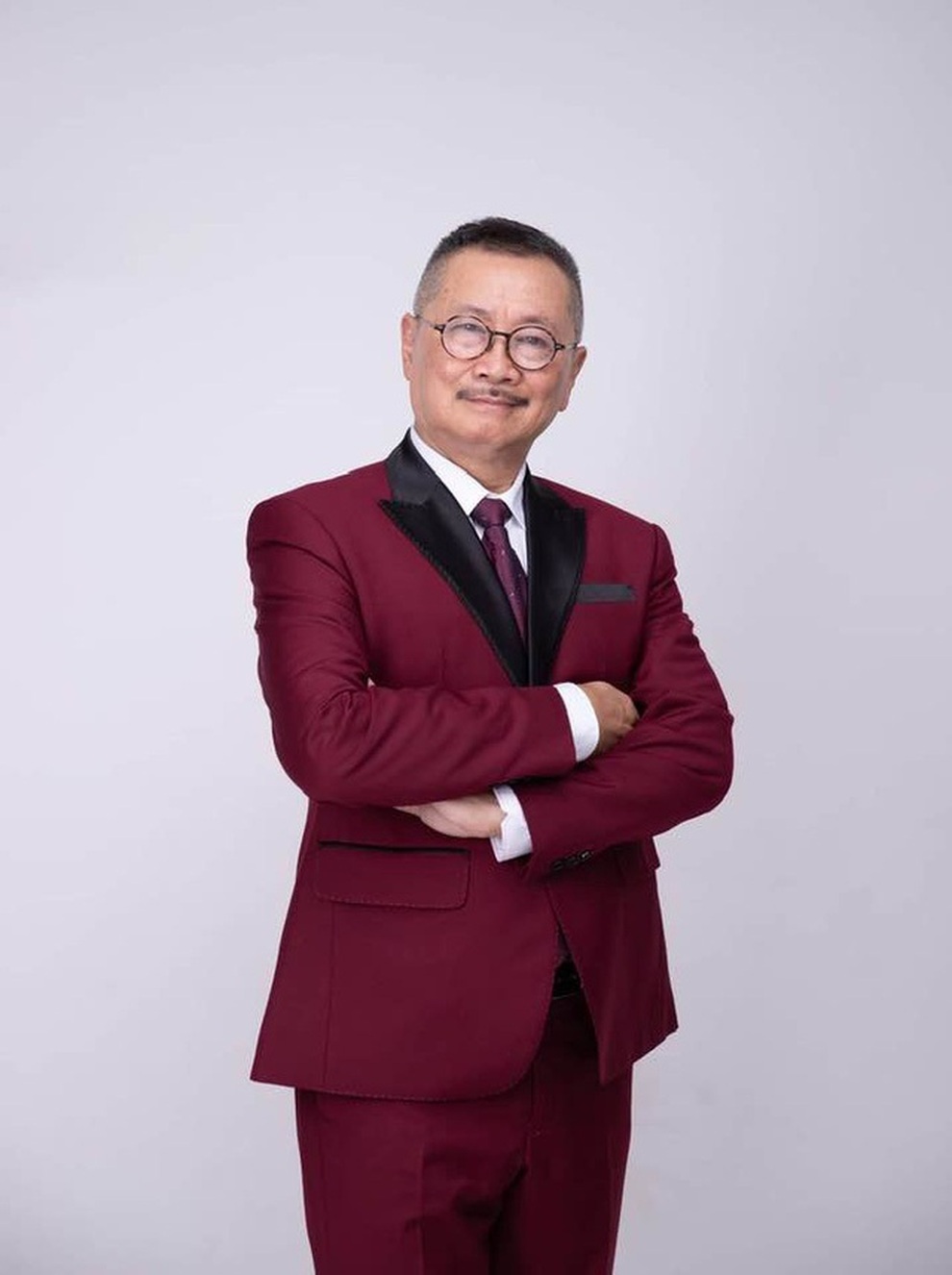 Chiều vợ như sao Việt: tình nguyện làm ôsin, suốt đời đi sau dọn rác - 4 Chiều vợ như sao Việt: tình nguyện làm ôsin, suốt đời đi sau dọn rác - 4