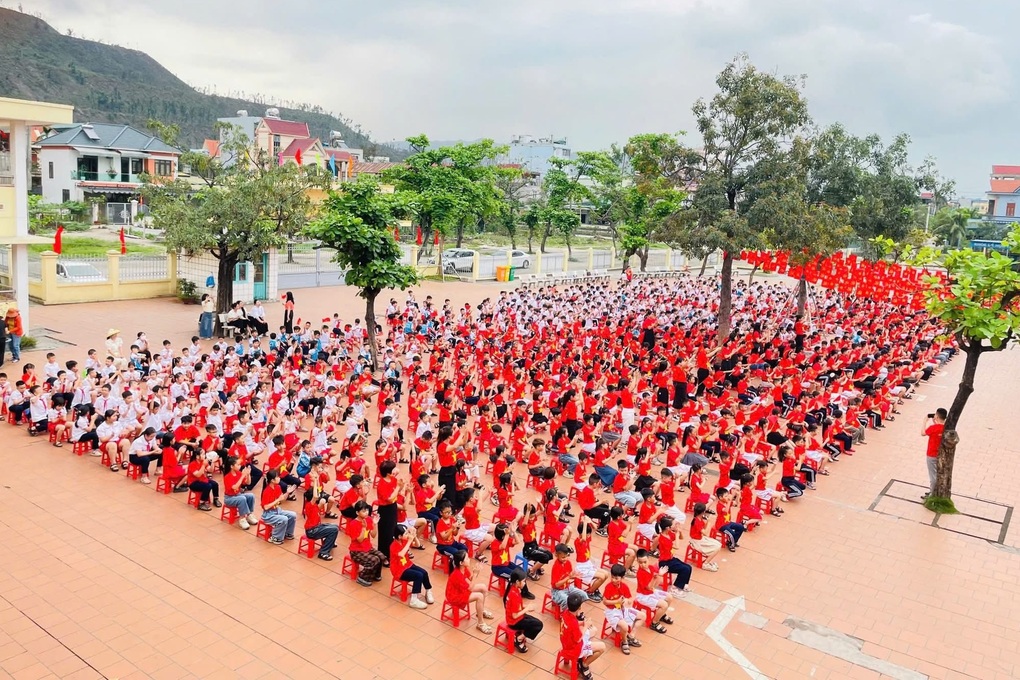 Bản hit 3 tỷ lượt xem, nhạc sĩ Nguyễn Văn Chung kiếm được bao nhiêu tiền? - 2 Bản hit 3 tỷ lượt xem, nhạc sĩ Nguyễn Văn Chung kiếm được bao nhiêu tiền? - 2