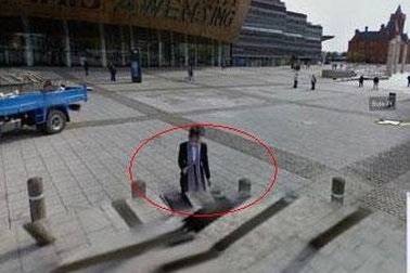 Google Street View "chộp" được bức ảnh ma kì lạ