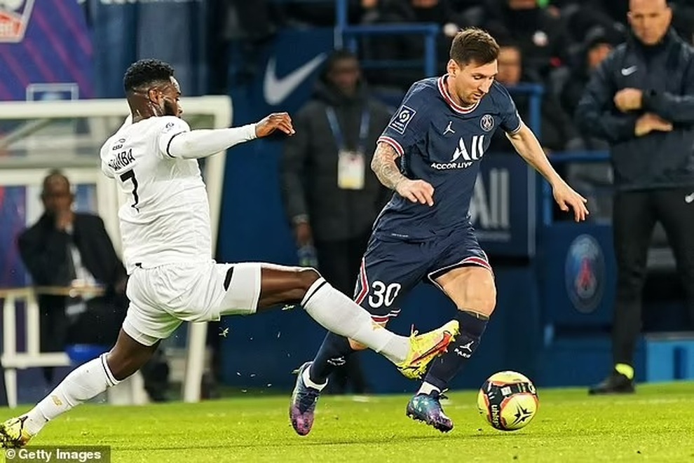 PSG 2-1 Lille: Ngược dòng ngoạn mục nhờ... thay Messi sớm - 3 PSG 2-1 Lille: Ngược dòng ngoạn mục nhờ... thay Messi sớm - 3