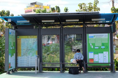 Hàng trăm trạm xe buýt tại TPHCM có diện mạo mới