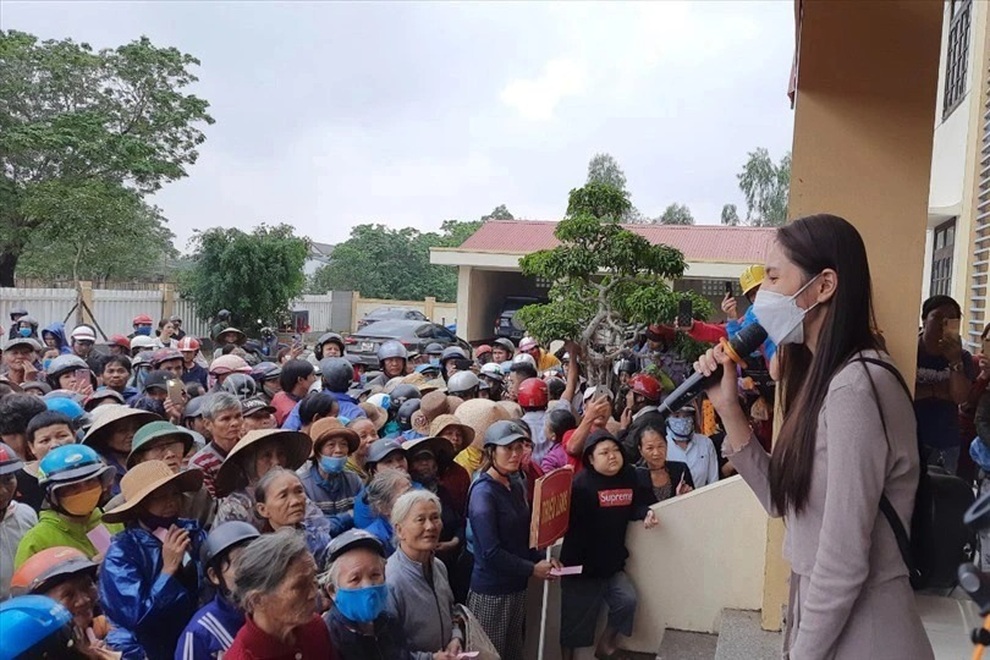 Huyện báo cáo không thống kê được chính xác tiền ủng hộ của ca sĩ Thủy Tiên - 1 Huyện báo cáo không thống kê được chính xác tiền ủng hộ của ca sĩ Thủy Tiên - 1
