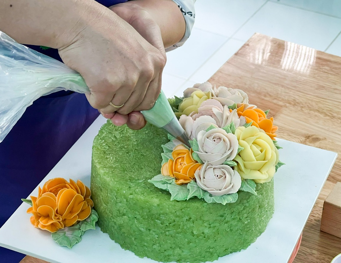 Mẹ bỉm sữa thoát nghèo nhờ trồng hoa lên dĩa xôi kiếm 40 triệu đồng/tháng - 3 Mẹ bỉm sữa thoát nghèo nhờ trồng hoa lên dĩa xôi kiếm 40 triệu đồng/tháng - 3