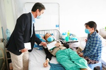 Mang "Tết ấm" đến với bệnh nhân có thẻ bảo hiểm y tế gặp khó khăn