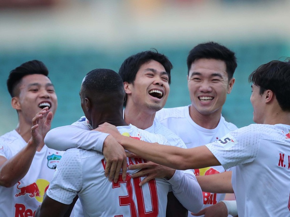 Chuyên gia hiến kế giúp V-League trở lại - 2