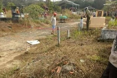 Chồng sát hại vợ rồi chở ra nghĩa trang đốt phi tang